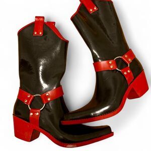 Nomad Women's Black and Red Boots